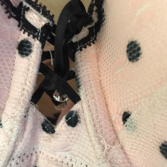 Victoria Secret - Picture 2 of 4